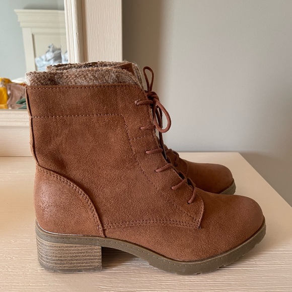 Universal Thread Shoes - Universal Thread - Target - Brown Boots - Size 8